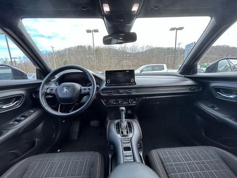 Used 2025 Honda HR-V Sport image 6