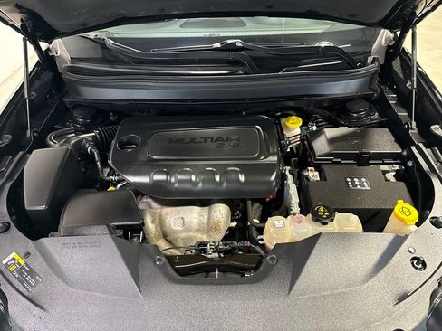 Used 2020 Jeep Cherokee Latitude AWD/4WD image 37