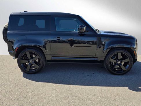 Used 2024 Land Rover Defender 90 V8 image 2