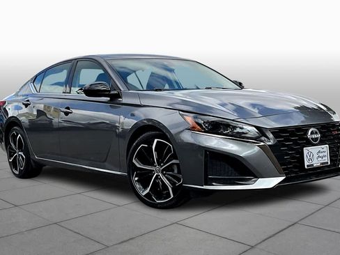 Used 2024 Nissan Altima 2.5 SR image 2