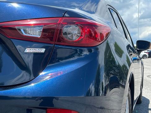 Used 2017 MAZDA MAZDA3 Sport w/ Preferred Equipment Package FWD image 11
