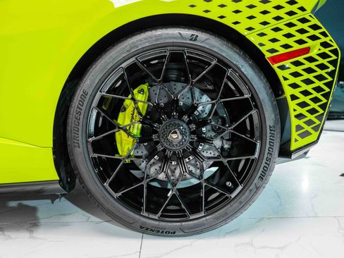 Used 2022 Lamborghini Huracan STO image 11