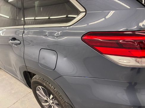 Used 2019 Toyota Highlander XLE AWD/4WD image 21