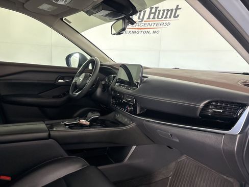 Used 2023 Nissan Rogue SL w/ SL Premium Package image 31