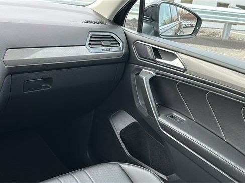 Used 2024 Volkswagen Tiguan SE image 23