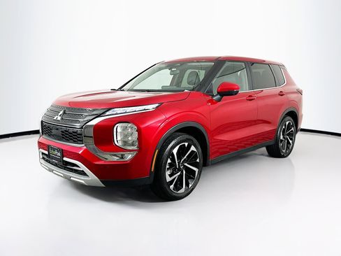 Used 2024 Mitsubishi Outlander SE image 3