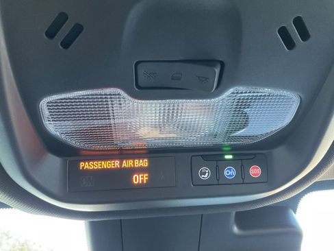 Used 2025 Buick Envista Preferred image 29