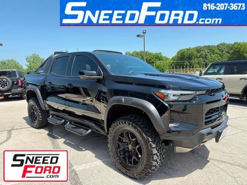 Used 2025 Chevrolet Colorado ZR2 w/ Midnight Edition AWD/4WD image 1