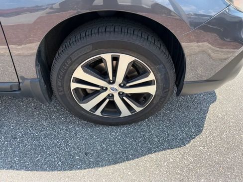 Used 2019 Subaru Outback 2.5i Limited w/ Popular Package #2 AWD/4WD image 4