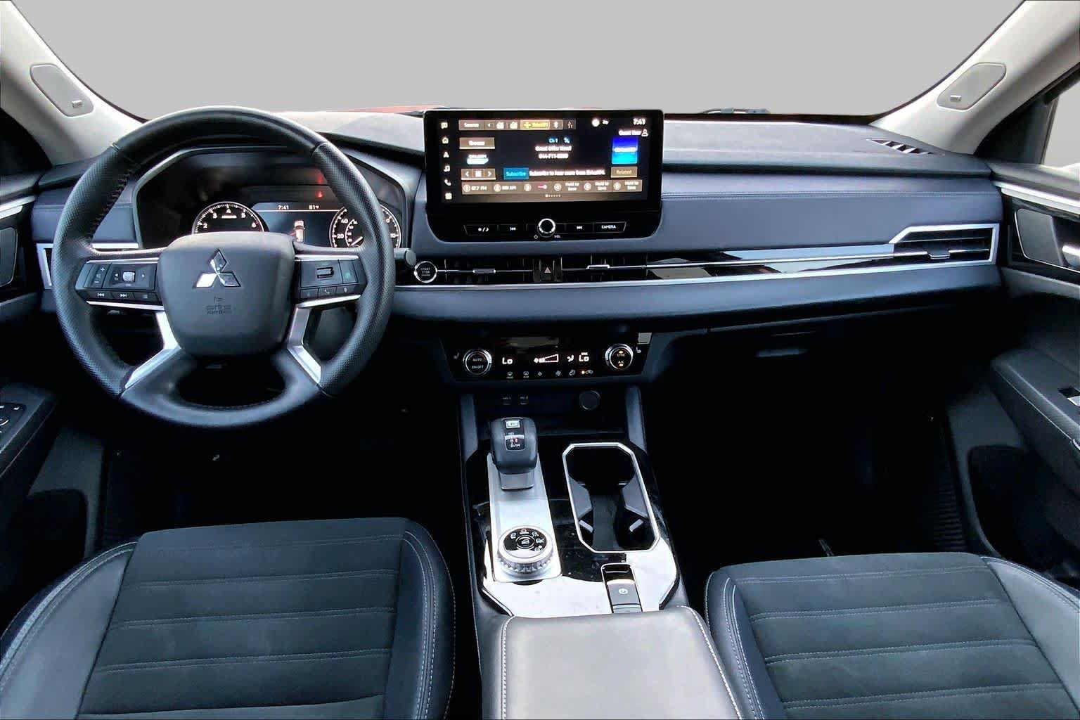 Used 2025 Mitsubishi Outlander SE FWD image 16