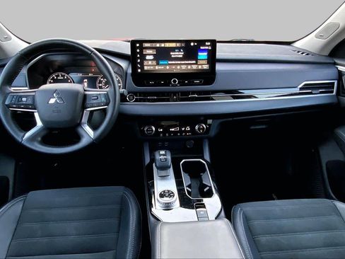 Used 2025 Mitsubishi Outlander SE FWD image 16