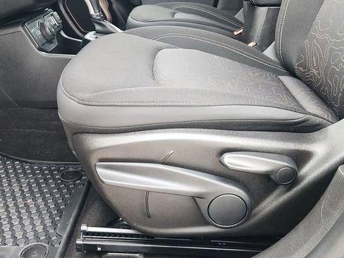 Used 2023 Jeep Renegade Latitude AWD/4WD image 23