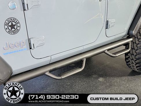 Used 2025 Jeep Wrangler Unlimited Rubicon 4xe w/ Convenience Group AWD/4WD image 8