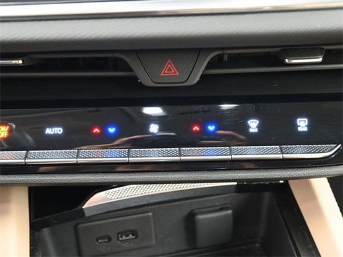 Used 2025 Buick Envision Preferred image 3