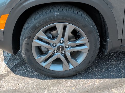 Certified 2023 Kia Seltos S w/ Navigation Package FWD image 5