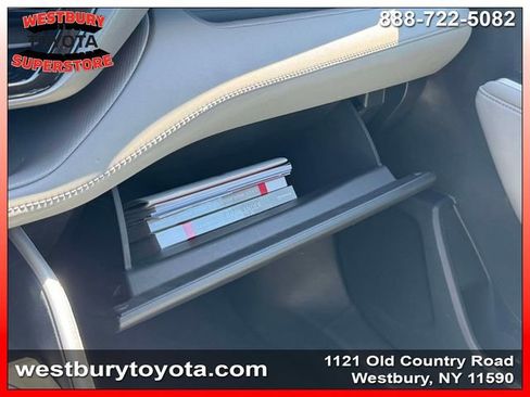 Used 2021 Toyota Highlander XLE AWD/4WD image 34