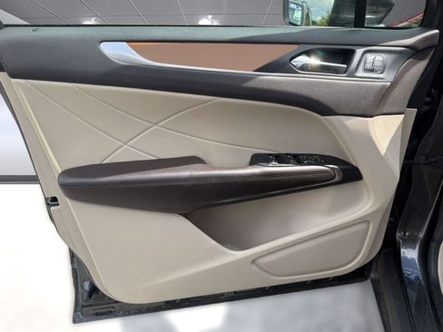Used 2019 Lincoln MKC Select w/ Select Plus Package FWD image 12
