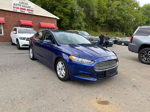 Used 2015 Ford Fusion SE FWD image 3
