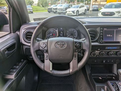 Used 2022 Toyota Tacoma TRD Off-Road image 12