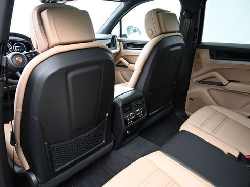 Certified 2026 Porsche Cayenne AWD/4WD image 8