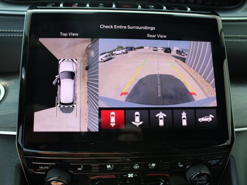 New 2025 Jeep Grand Cherokee Limited w/ Luxury Tech Group II image 28