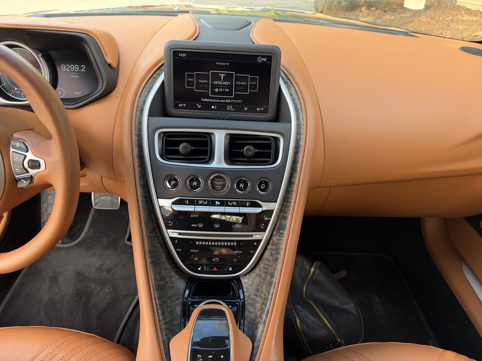 Used 2023 Aston Martin DB11 Coupe RWD image 10