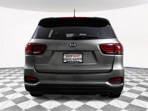 Used 2019 Kia Sorento LX image 14