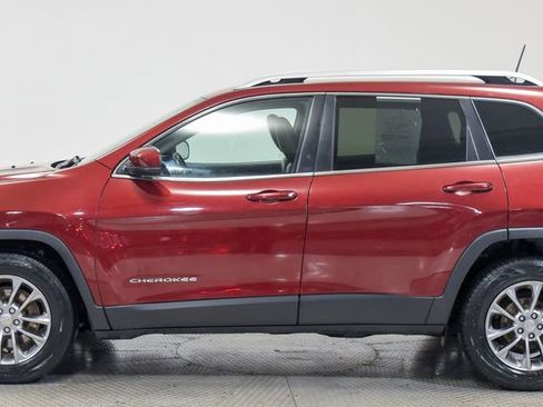 Used 2019 Jeep Cherokee Latitude Plus w/ Cold Weather Group FWD image 11