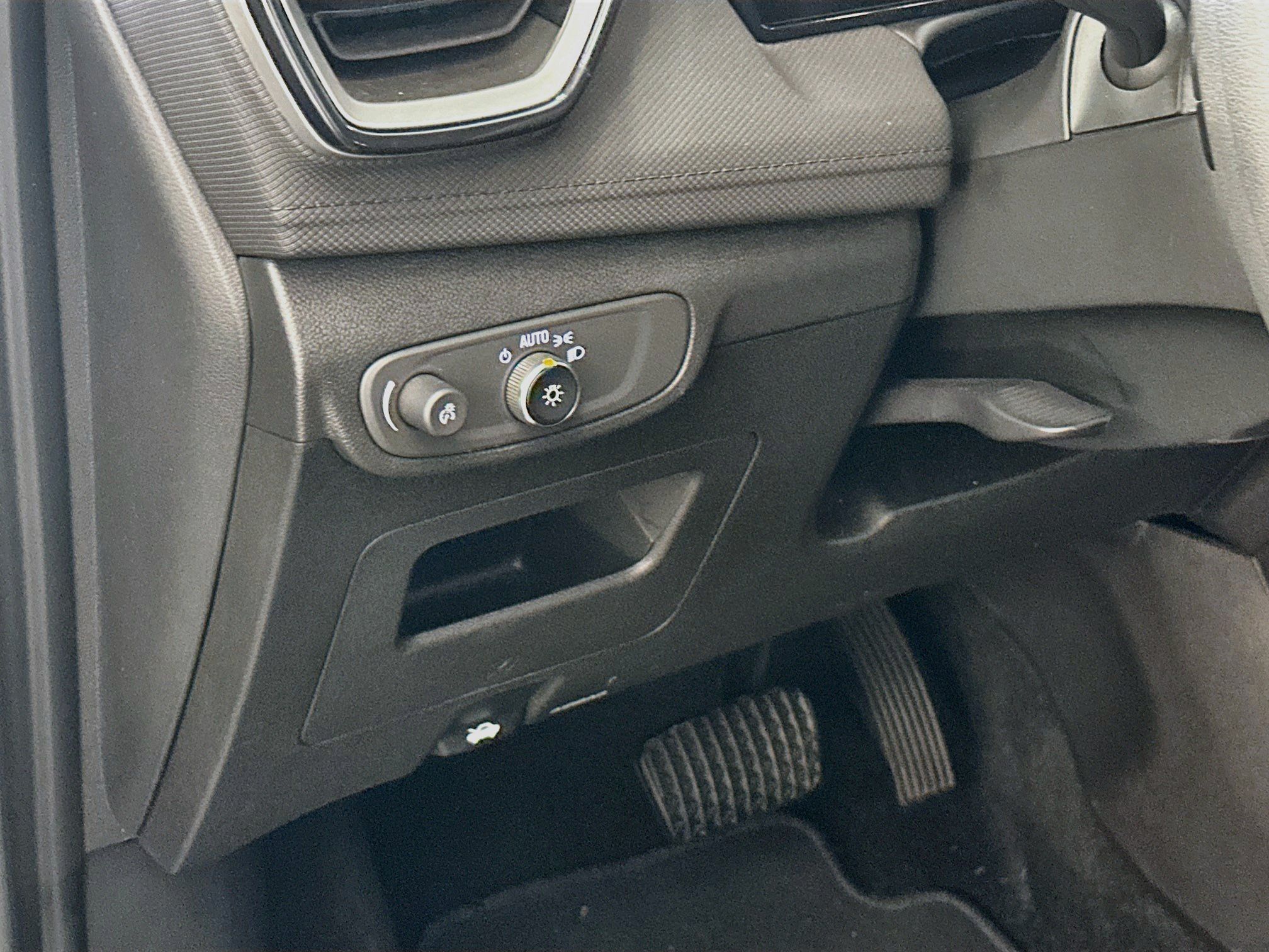 Used 2025 Chevrolet TrailBlazer LT AWD/4WD image 17