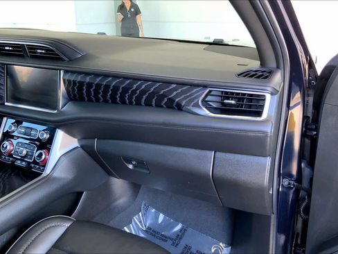 Used 2023 GMC Yukon XL Denali w/ Denali Reserve Package image 12