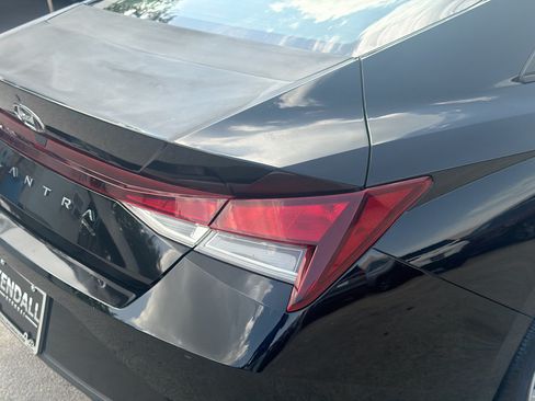Used 2021 Hyundai Elantra SE FWD image 24