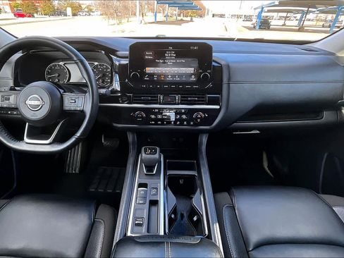 Used 2025 Nissan Pathfinder SL image 15