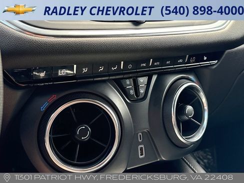 Certified 2025 Chevrolet Blazer LT FWD image 10