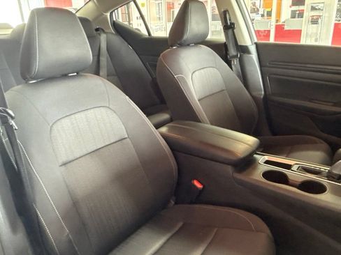 Certified 2025 Nissan Altima 2.5 SV FWD image 6