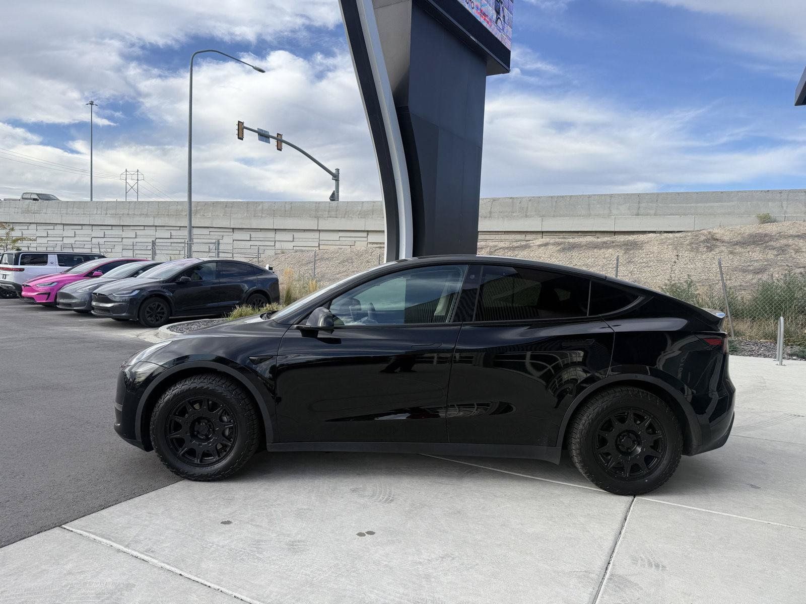 Used 2022 Tesla Model Y Long Range AWD/4WD image 5