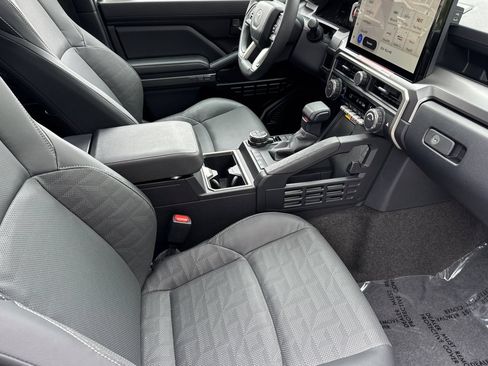 Certified 2025 Toyota 4Runner TRD Off-Road Premium AWD/4WD image 21
