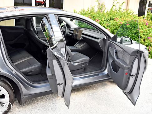 Used 2026 Tesla Model Y AWD image 10
