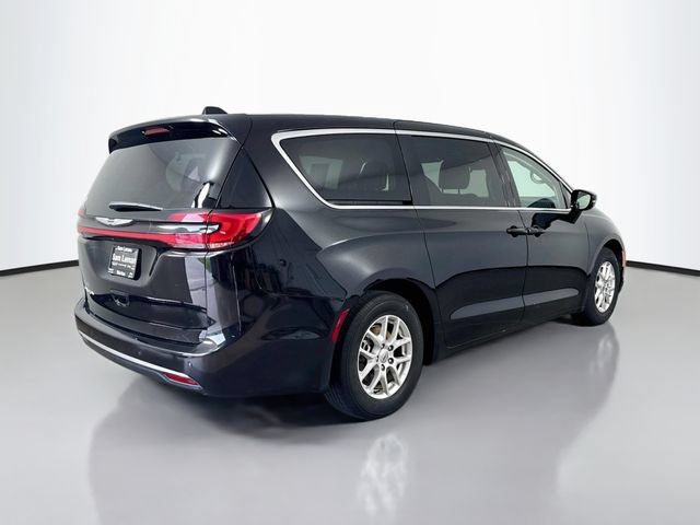 Used 2024 Chrysler Pacifica Touring-L FWD image 7