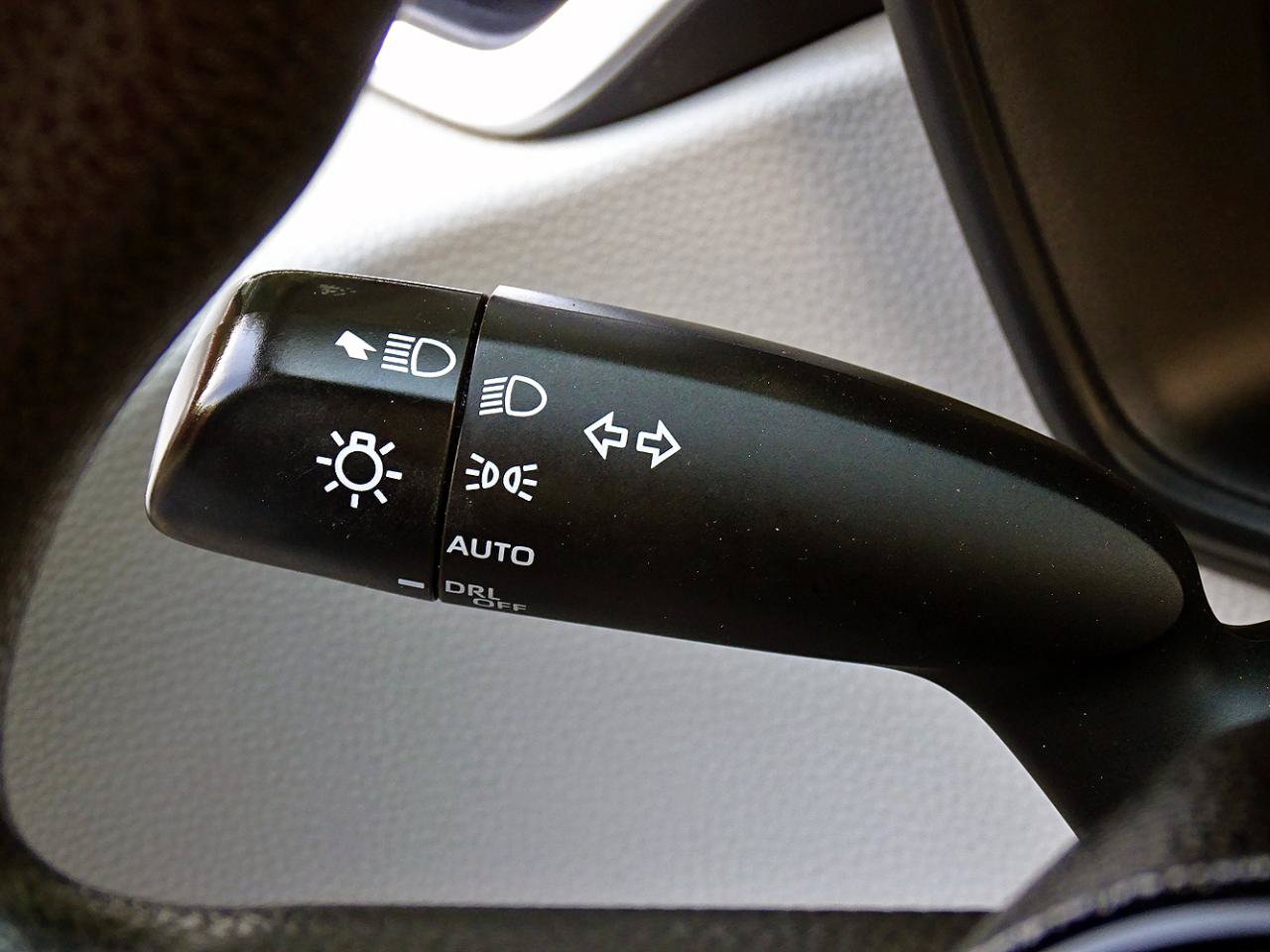 Used 2021 Toyota Corolla LE w/ Carpet Mat Package (TMS) FWD image 35