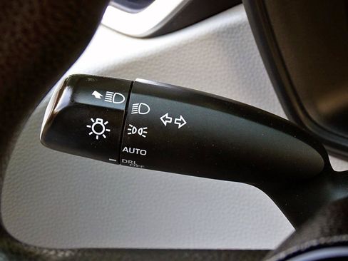Used 2021 Toyota Corolla LE w/ Carpet Mat Package (TMS) FWD image 35