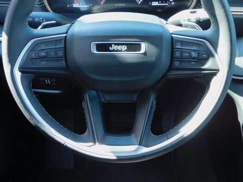 Used 2023 Jeep Grand Cherokee L Laredo image 18