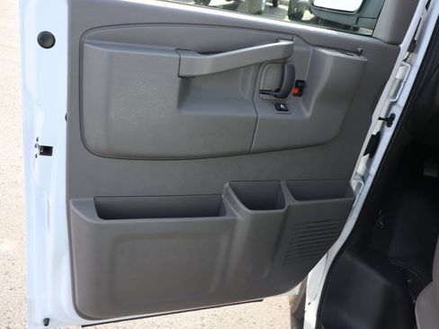 Used 2025 Chevrolet Express 3500 LS image 19