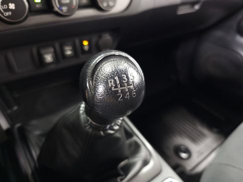Used 2019 Toyota Tacoma TRD Off-Road AWD/4WD image 26