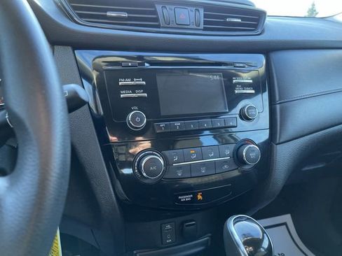 Used 2017 Nissan Rogue S image 14
