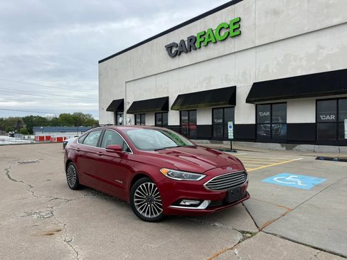 Used 2017 Ford Fusion Titanium FWD image 1