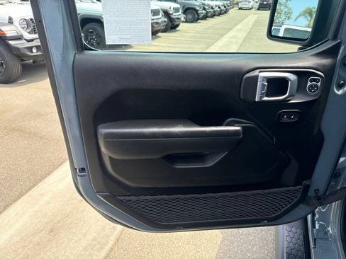 Used 2025 Jeep Wrangler Unlimited Sport AWD/4WD image 22