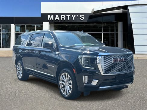 Used 2022 GMC Yukon XL Denali image 1