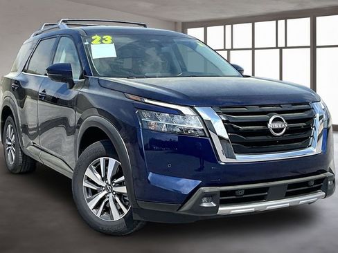 Used 2023 Nissan Pathfinder SL AWD/4WD image 3