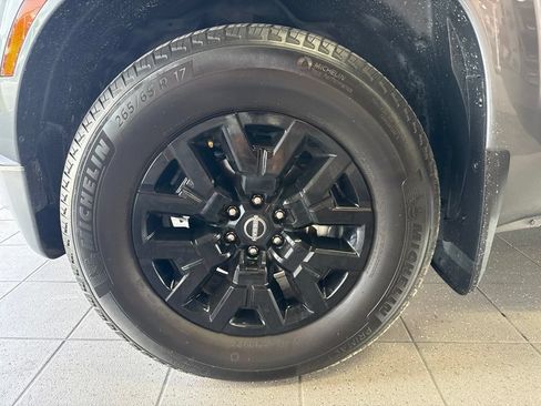 Used 2024 Nissan Frontier SV w/ Technology Package RWD image 12