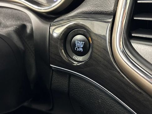 Used 2016 Jeep Grand Cherokee Overland AWD/4WD image 36